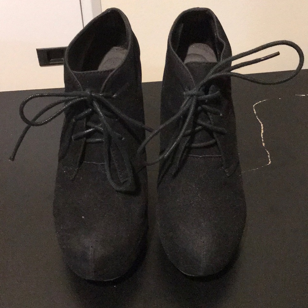 Black laced wedges